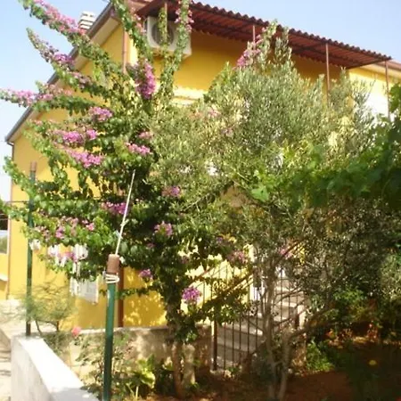 In With Terrace, Air Conditioning, Wifi, Washing Machine Apartment *