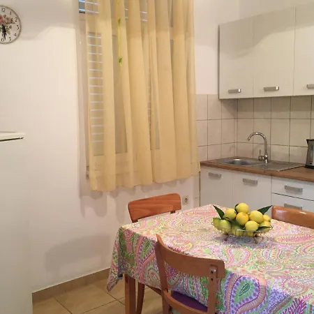 In With Terrace, Air Conditioning, Wifi, Washing Machine *